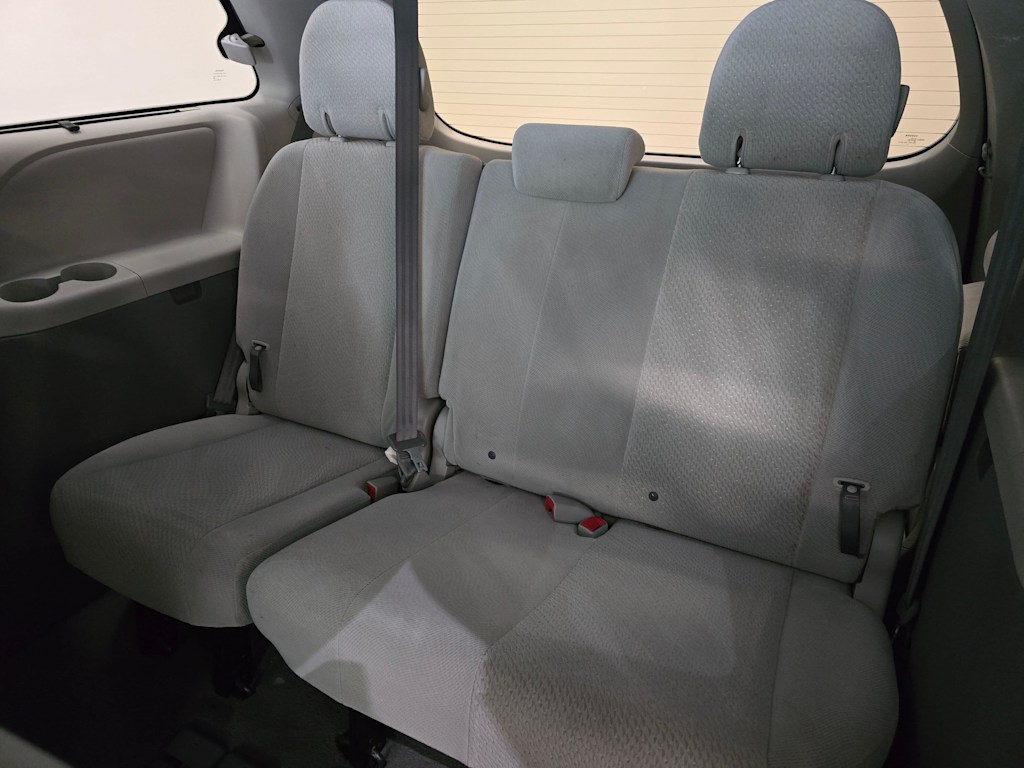 Thumbnail: 2011 Toyota Sienna - 28