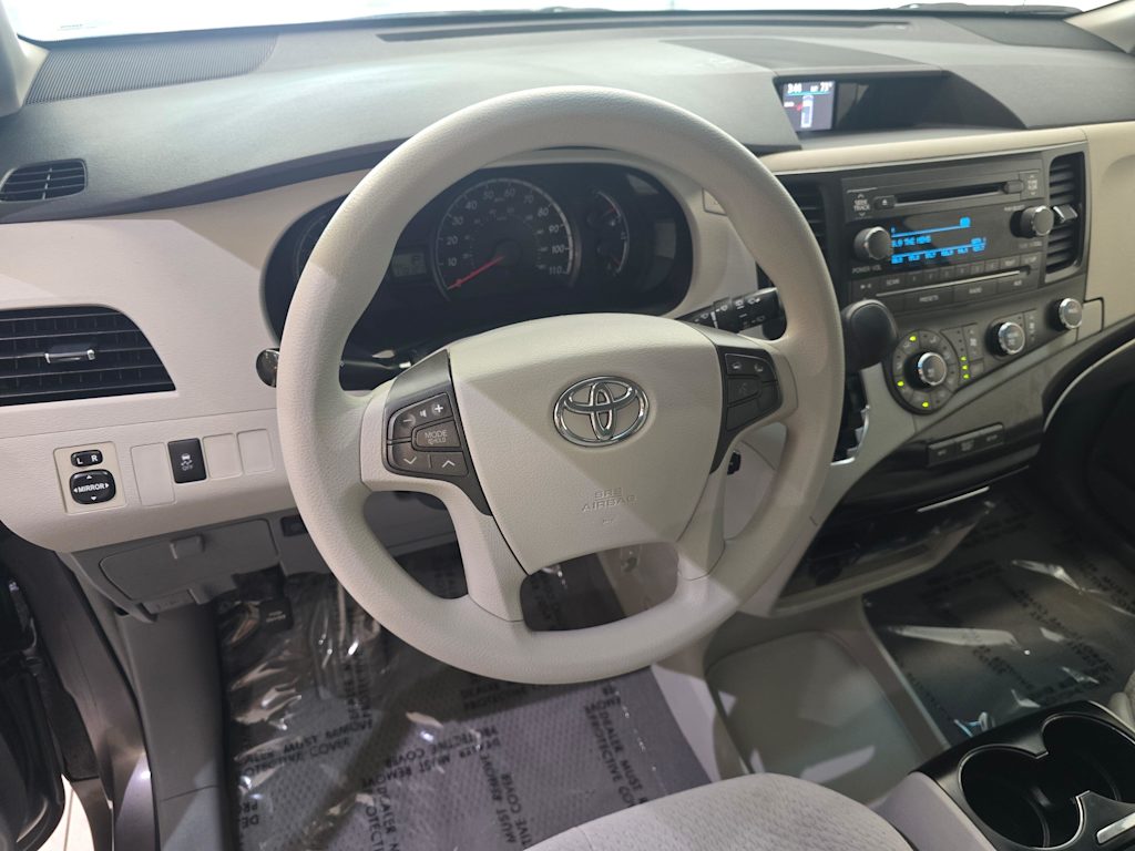 Thumbnail: 2011 Toyota Sienna - 2
