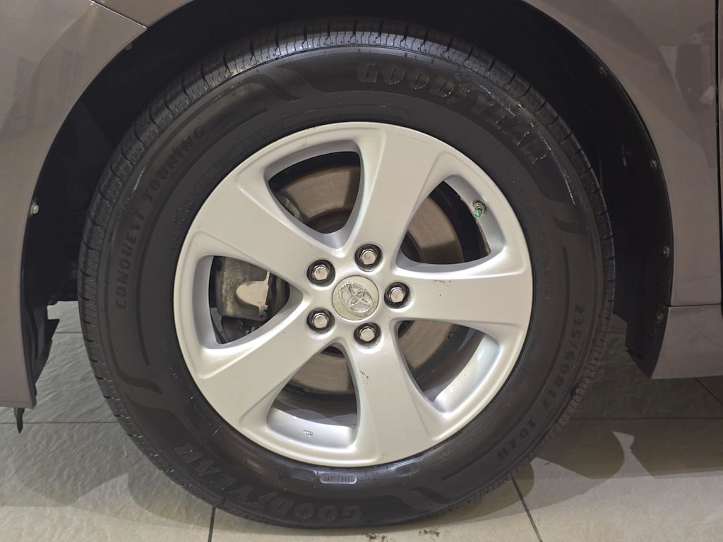 Thumbnail: 2011 Toyota Sienna - 8