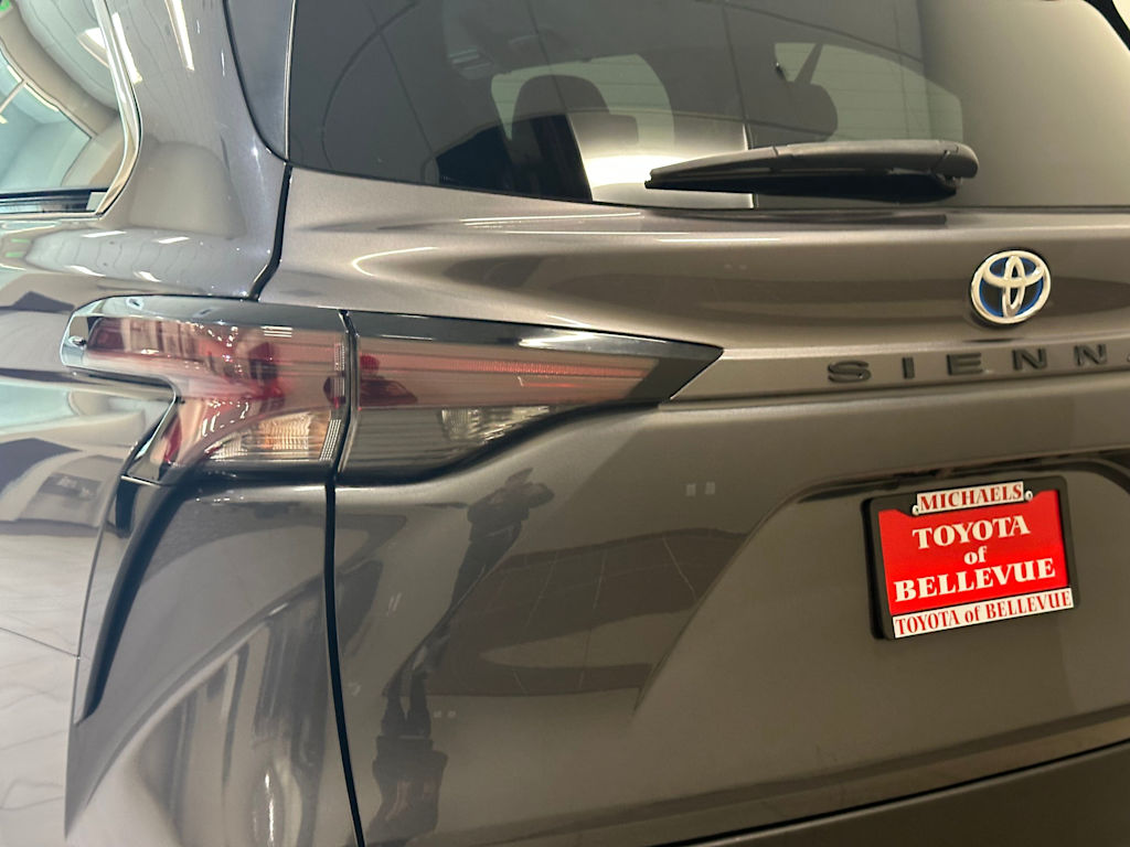 Thumbnail: 2025 Toyota Sienna - 22
