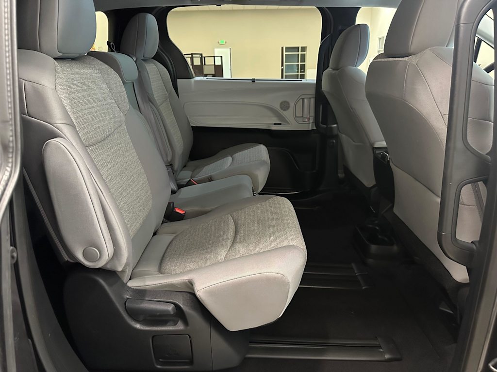 Thumbnail: 2025 Toyota Sienna - 28