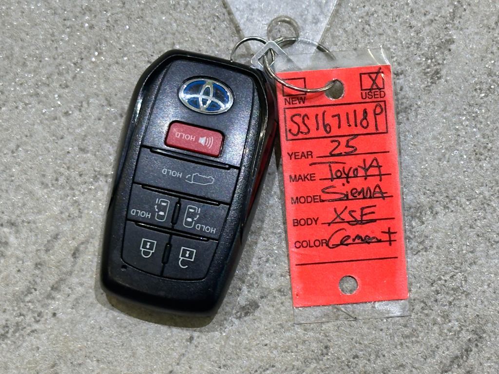 Thumbnail: 2025 Toyota Sienna - 19