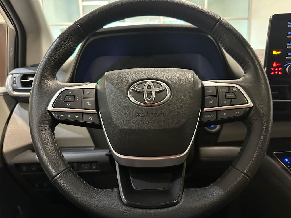 Thumbnail: 2023 Toyota Sienna - 13