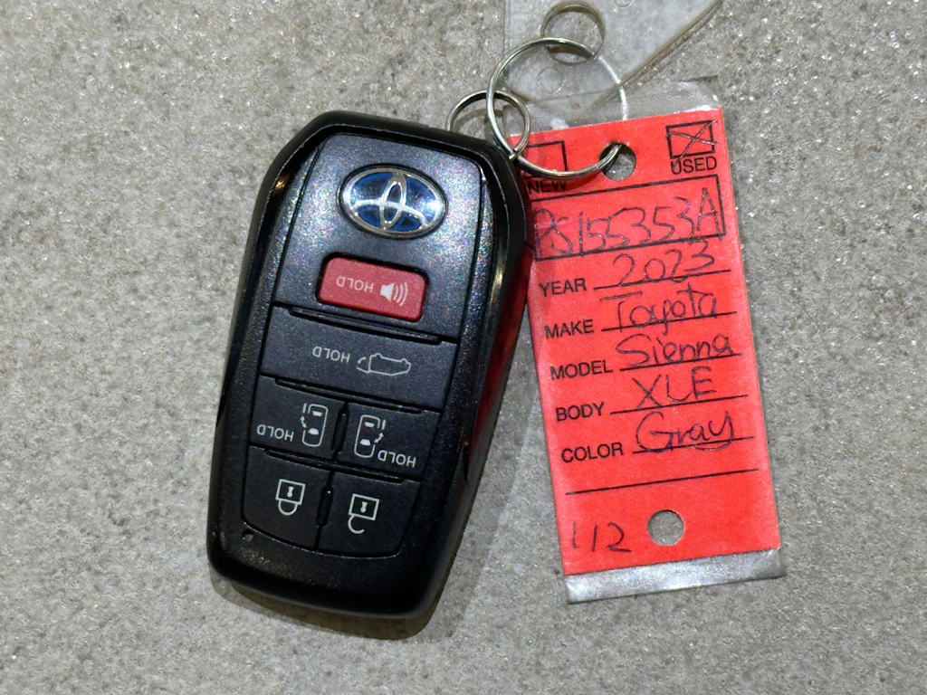 Thumbnail: 2023 Toyota Sienna - 19