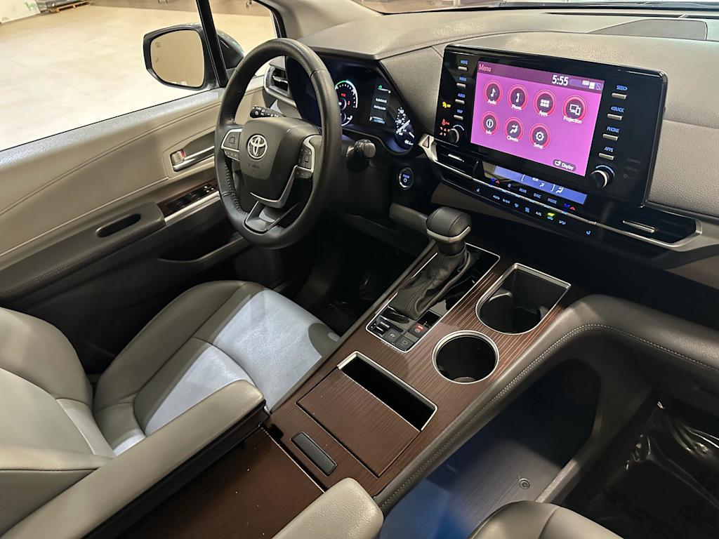 Thumbnail: 2023 Toyota Sienna - 14