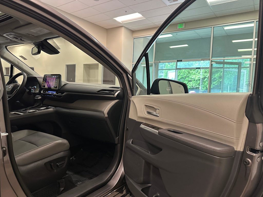 Thumbnail: 2023 Toyota Sienna - 31
