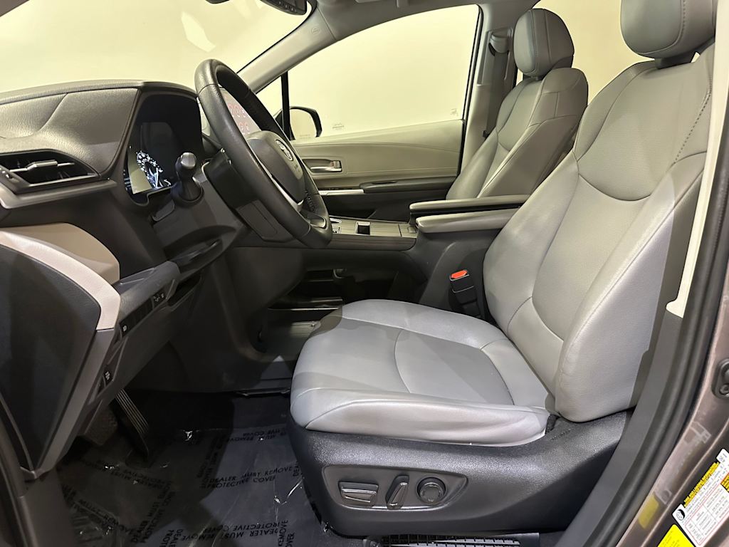 Thumbnail: 2023 Toyota Sienna - 10