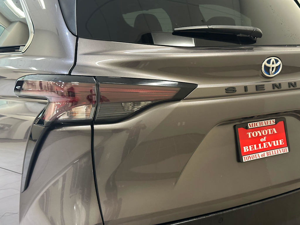 Thumbnail: 2023 Toyota Sienna - 21