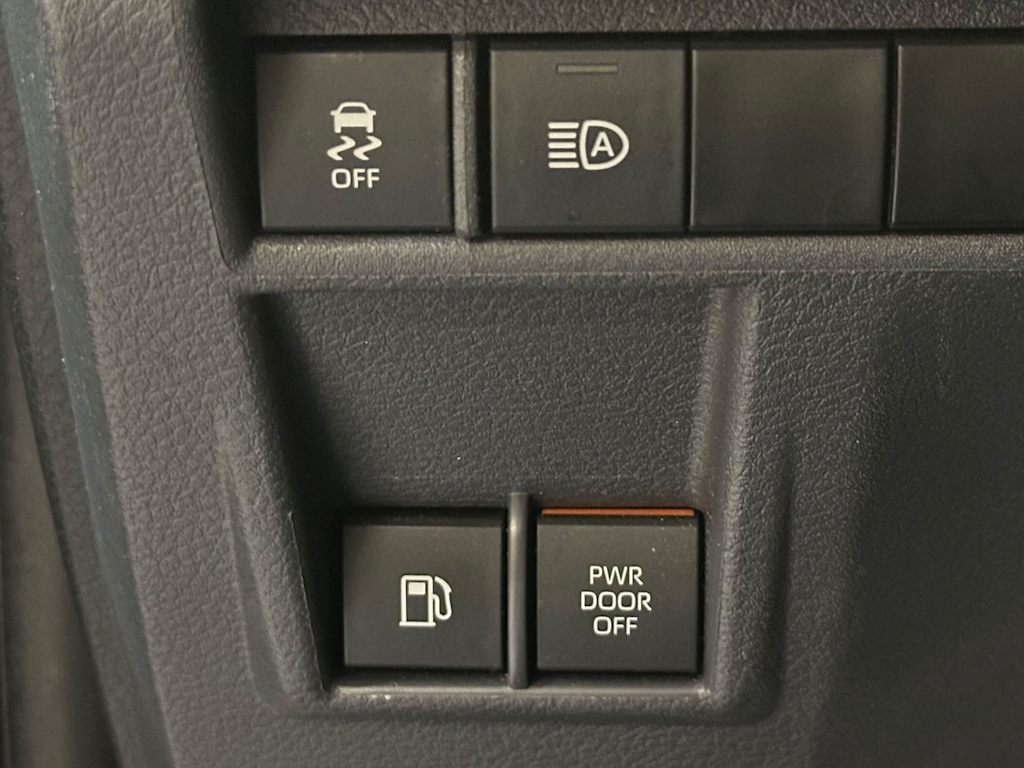 Thumbnail: 2023 Toyota Sienna - 25