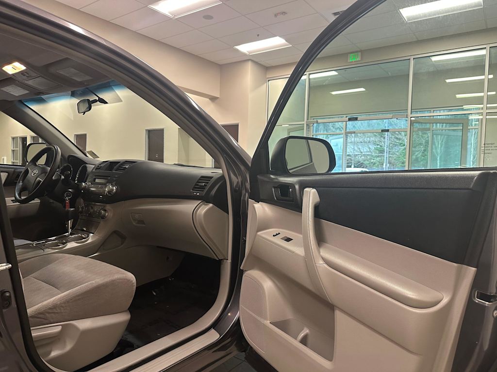 Thumbnail: 2012 Toyota Highlander - 29