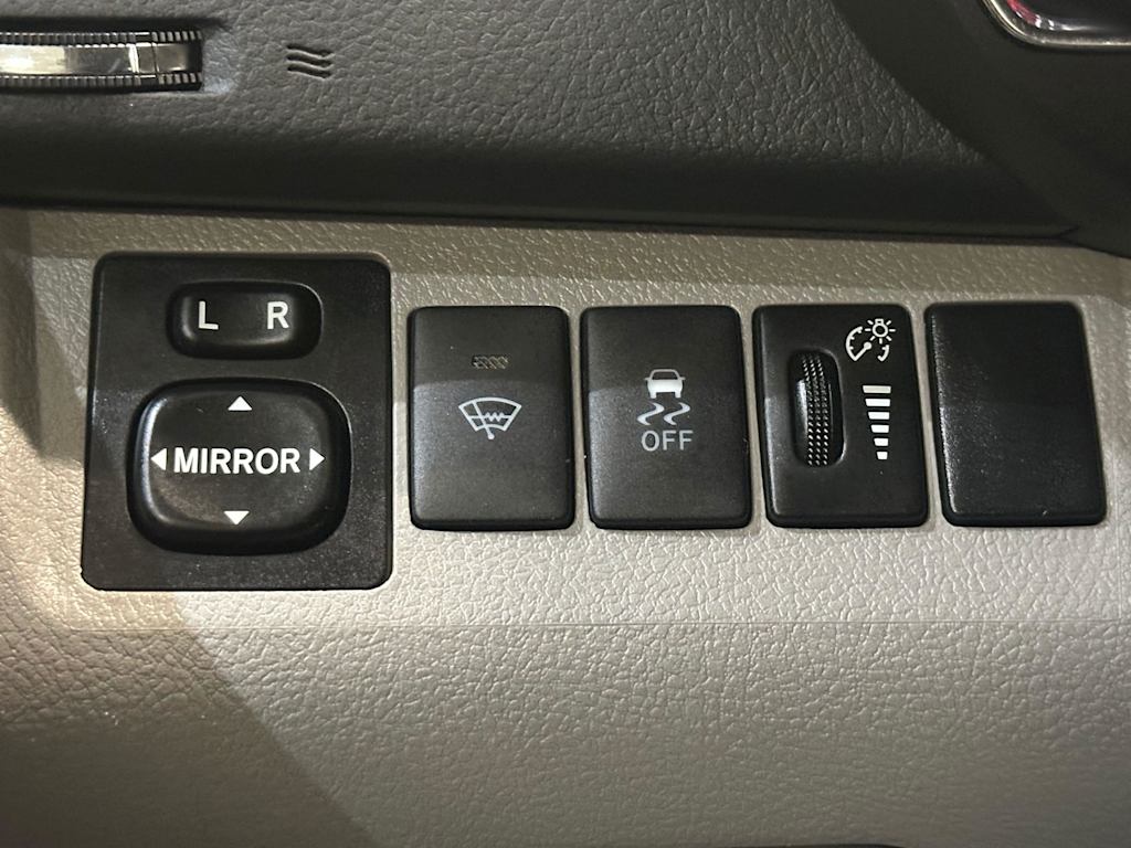 Thumbnail: 2012 Toyota Highlander - 25