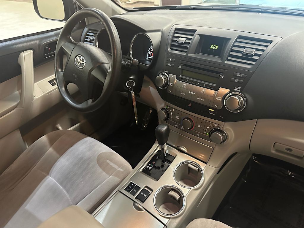 Thumbnail: 2012 Toyota Highlander - 30