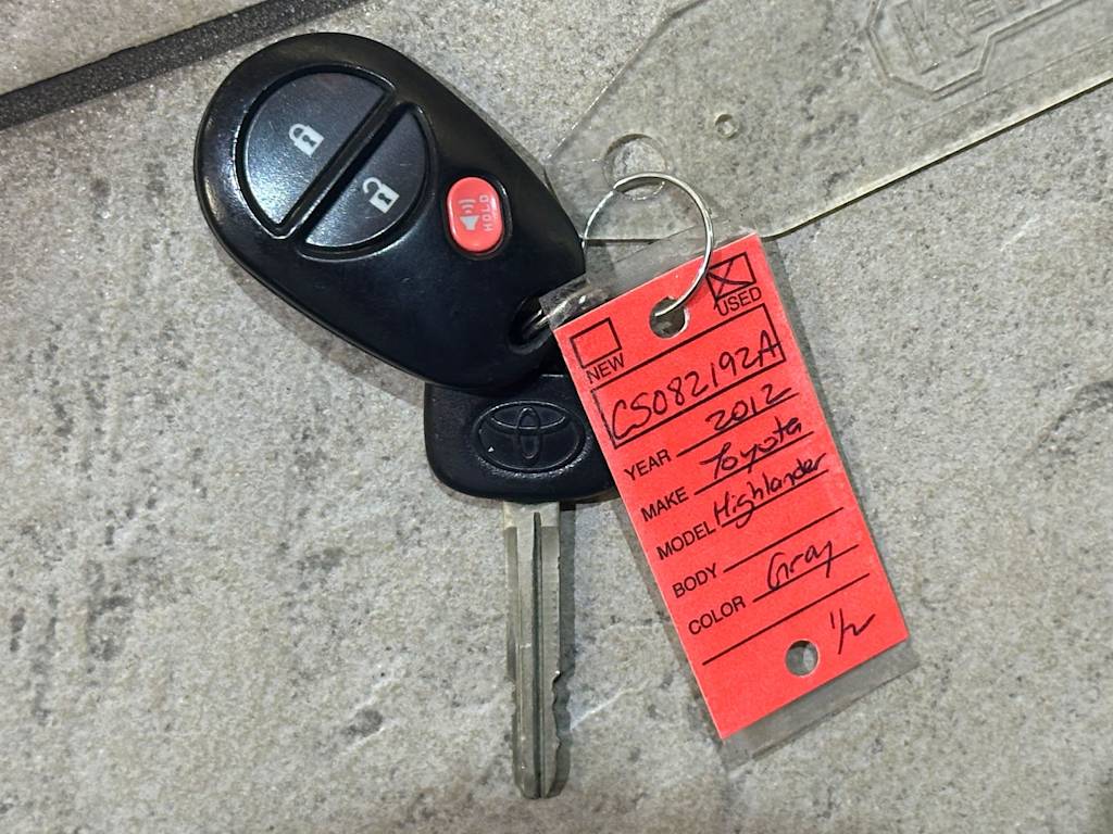 Thumbnail: 2012 Toyota Highlander - 20