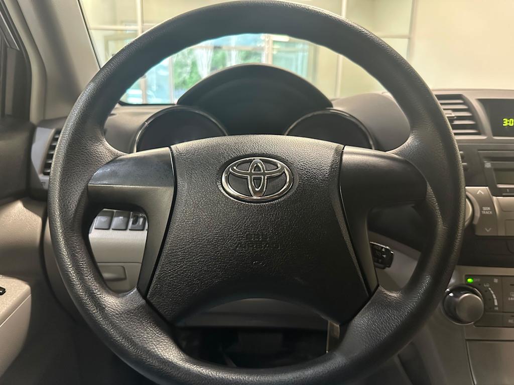 Thumbnail: 2012 Toyota Highlander - 14