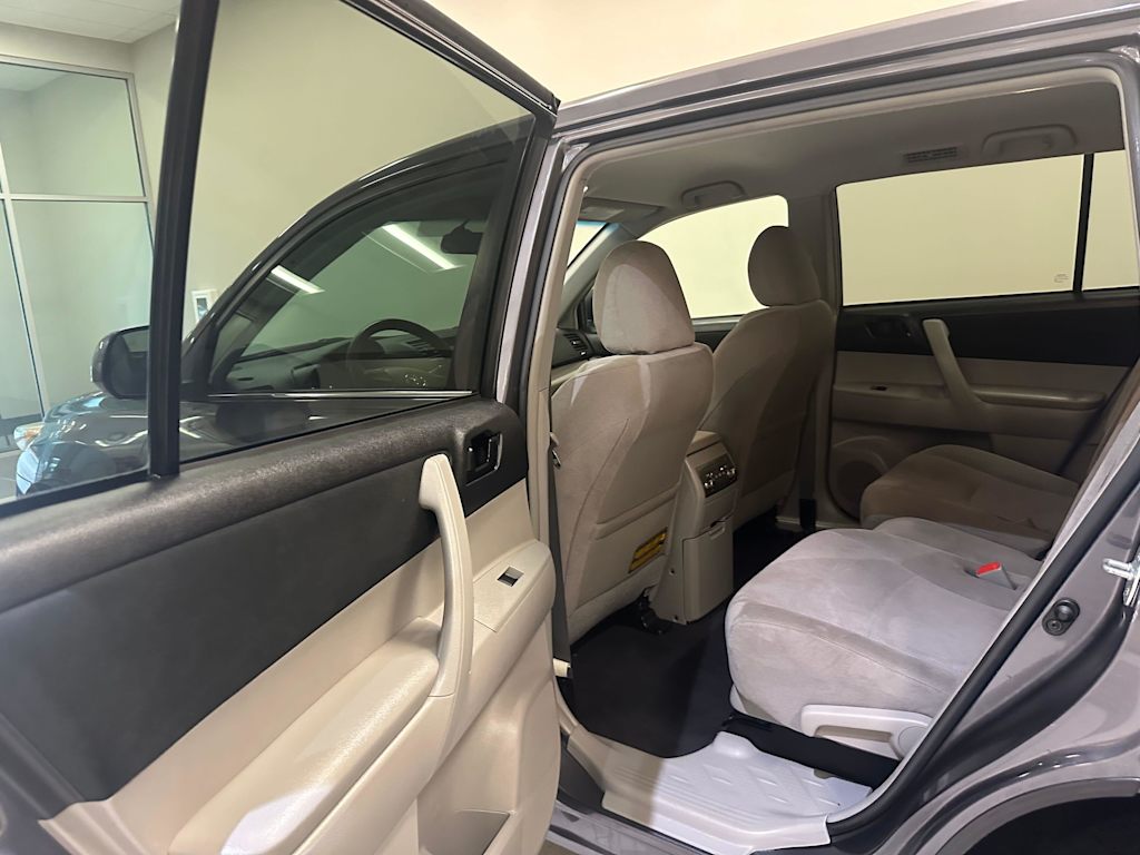 Thumbnail: 2012 Toyota Highlander - 26