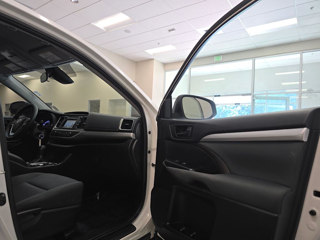 Thumbnail: 2019 Toyota Highlander - 29