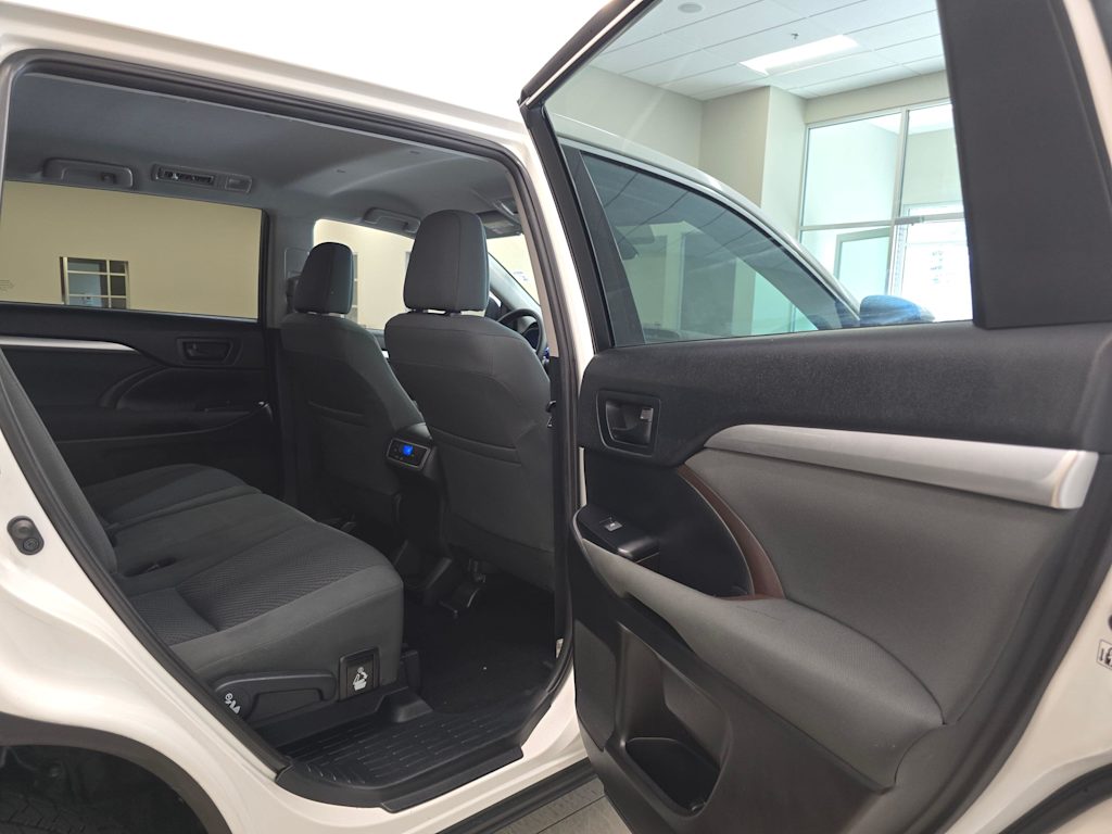 Thumbnail: 2019 Toyota Highlander - 28