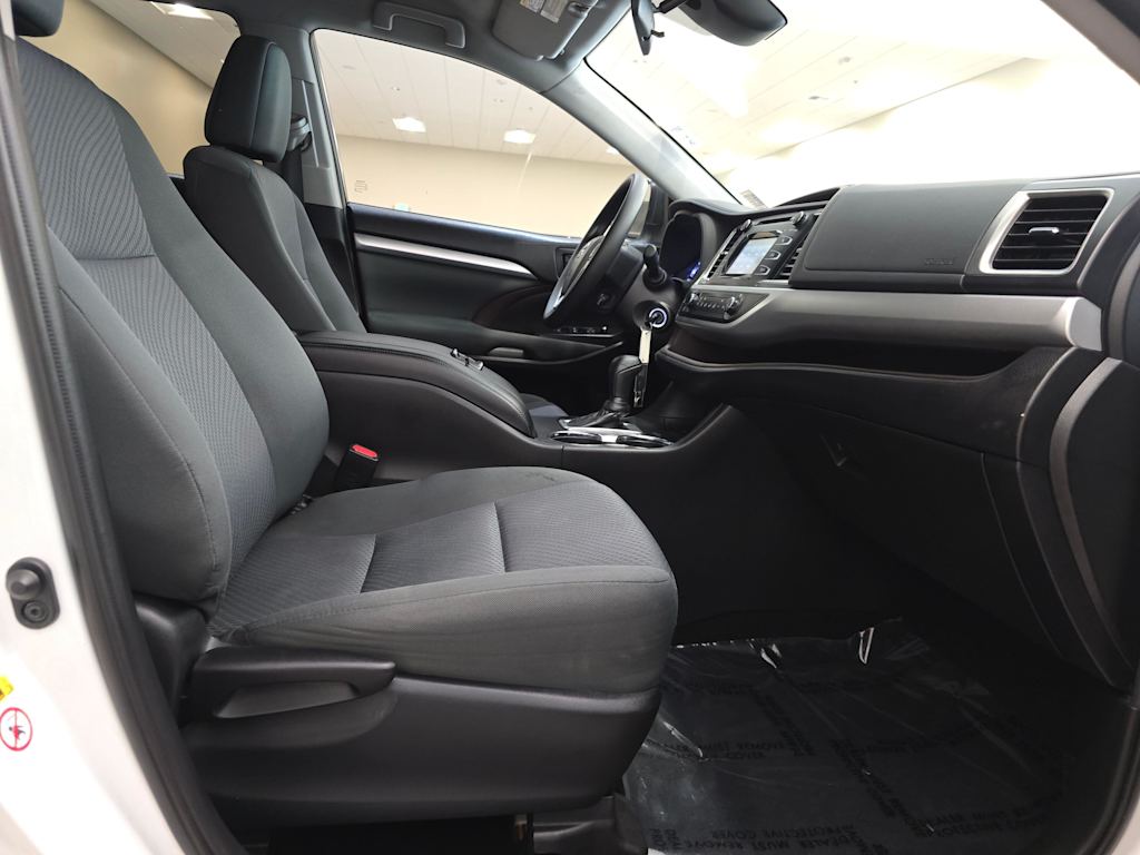 Thumbnail: 2019 Toyota Highlander - 12