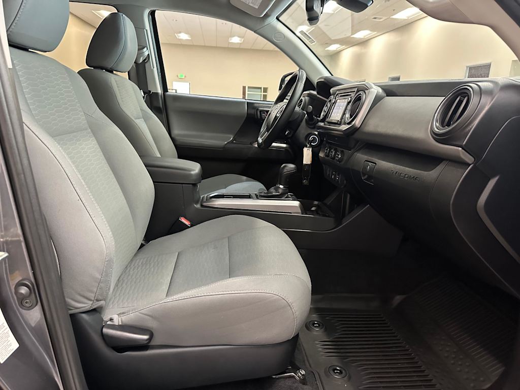 Thumbnail: 2019 Toyota Tacoma - 12