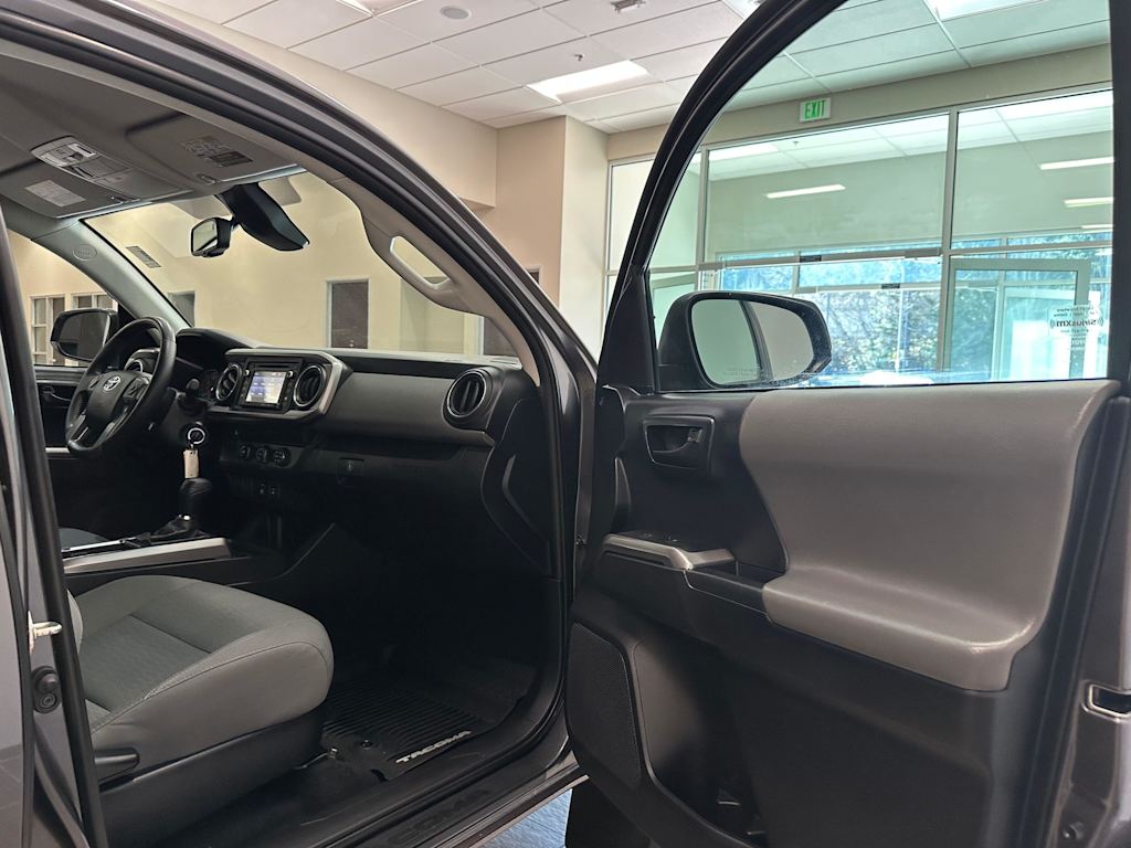 Thumbnail: 2019 Toyota Tacoma - 32