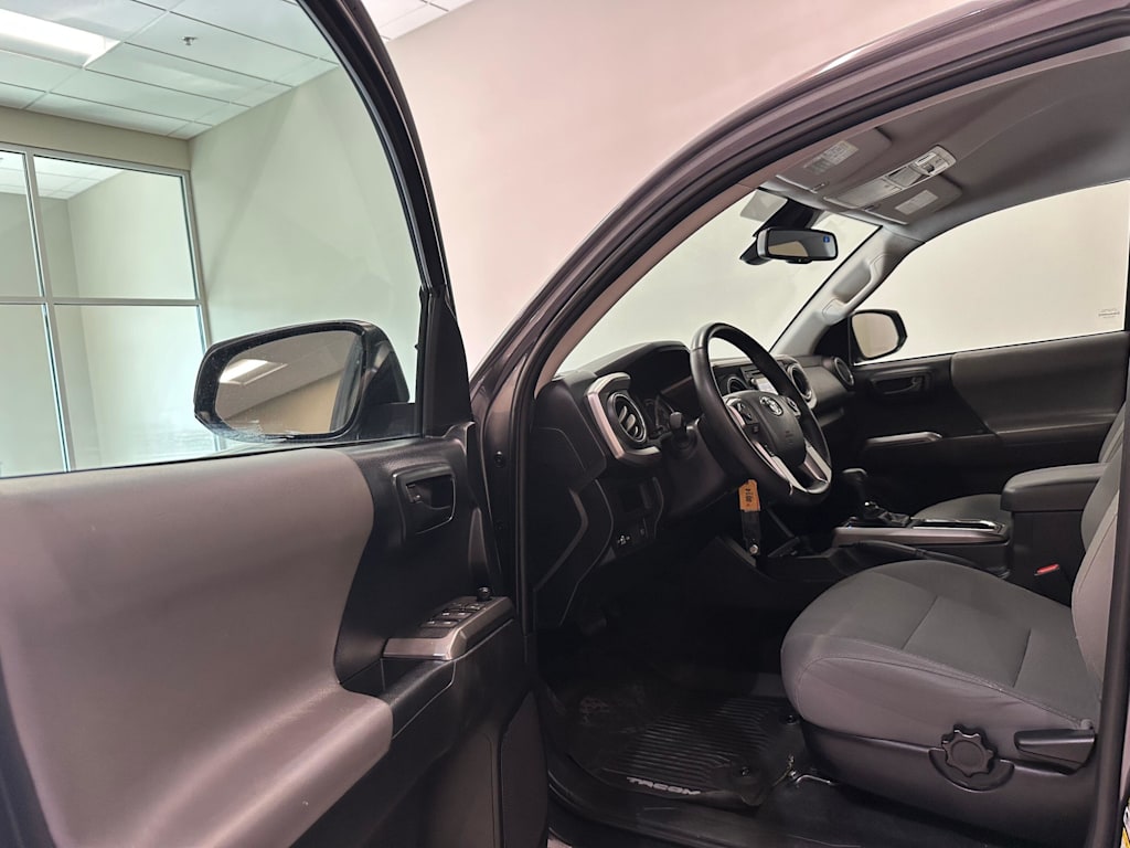 Thumbnail: 2019 Toyota Tacoma - 15