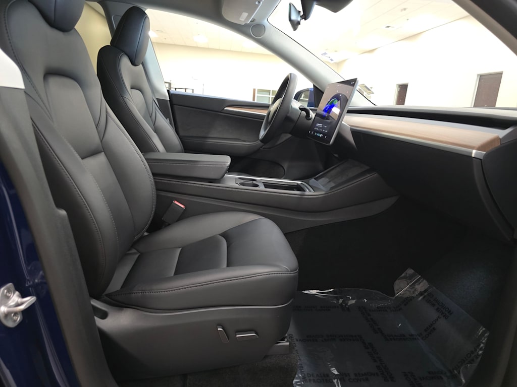 Thumbnail: 2023 Tesla Model Y - 10