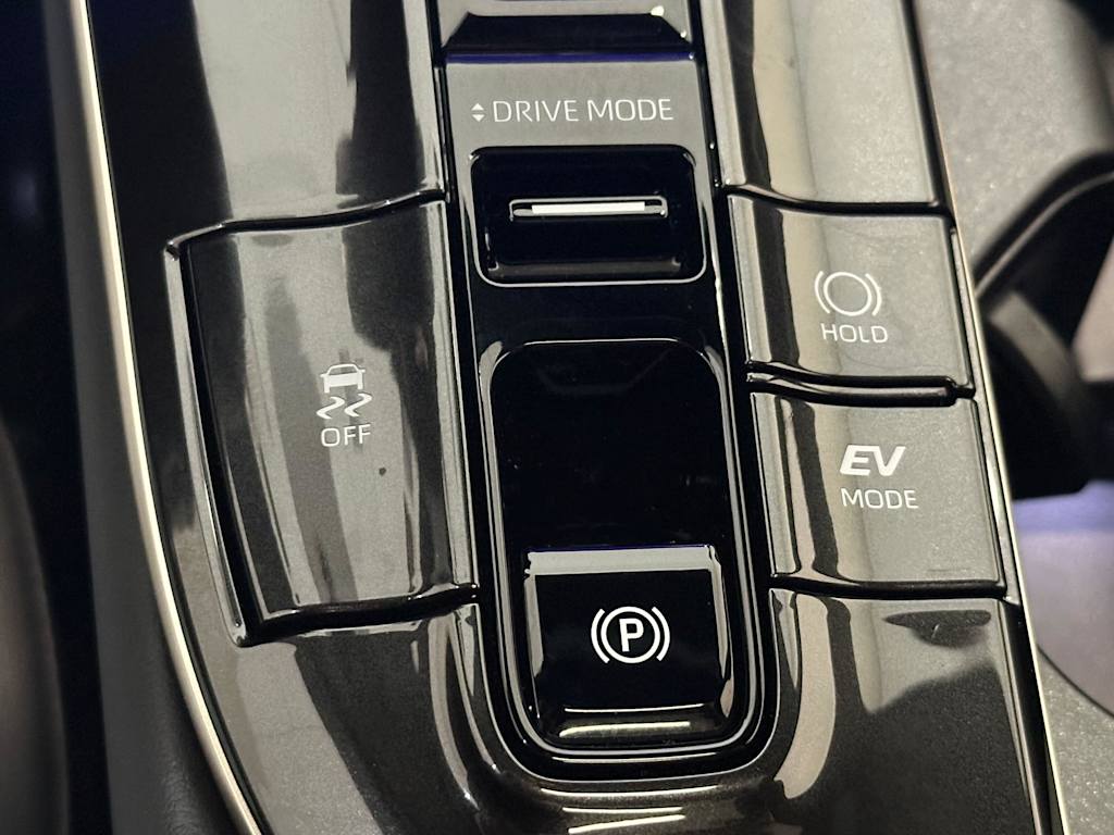 Thumbnail: 2025 Toyota Crown Signia - 25
