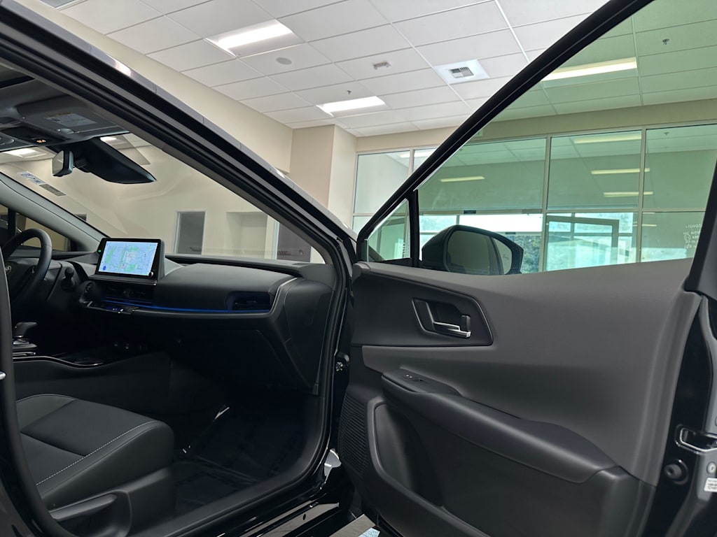 Thumbnail: 2025 Toyota Prius - 31