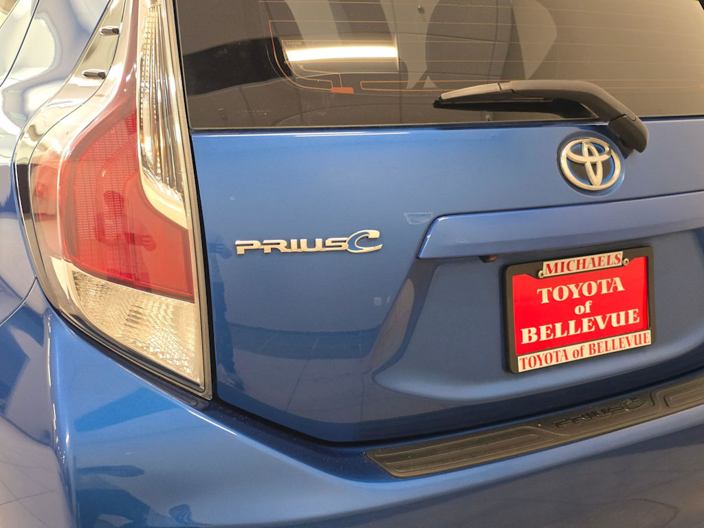 Thumbnail: 2015 Toyota Prius c - 7