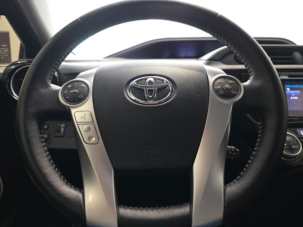 Thumbnail: 2015 Toyota Prius c - 14