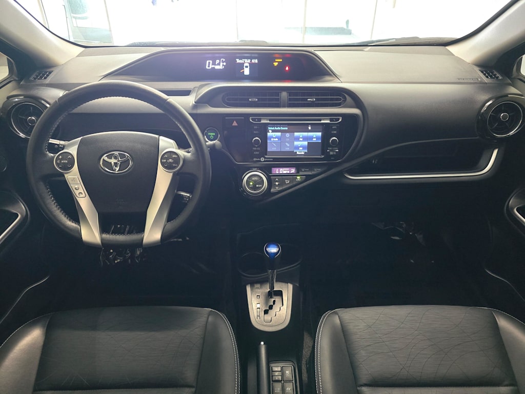 Thumbnail: 2015 Toyota Prius c - 10