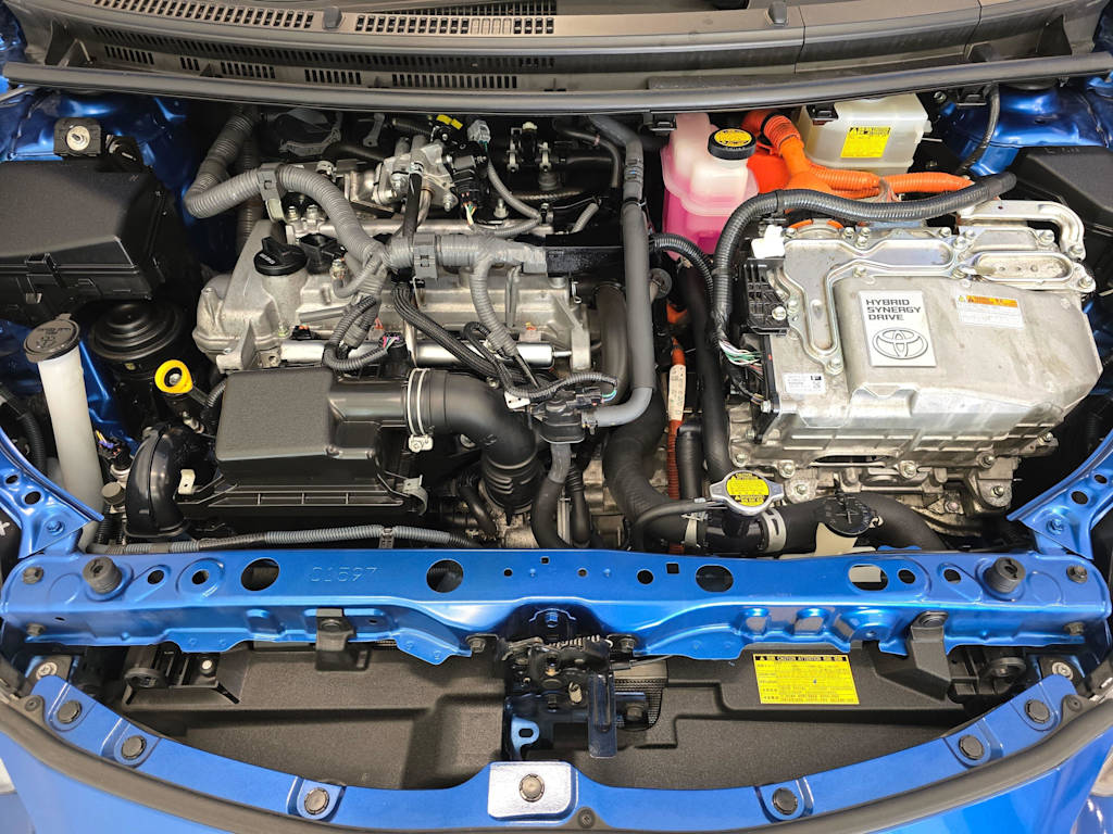 Thumbnail: 2015 Toyota Prius c - 9