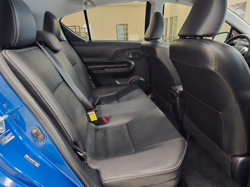 Thumbnail: 2015 Toyota Prius c - 29