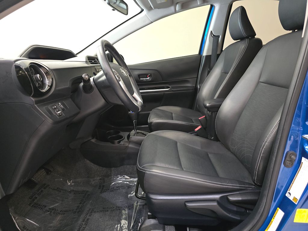 Thumbnail: 2015 Toyota Prius c - 11