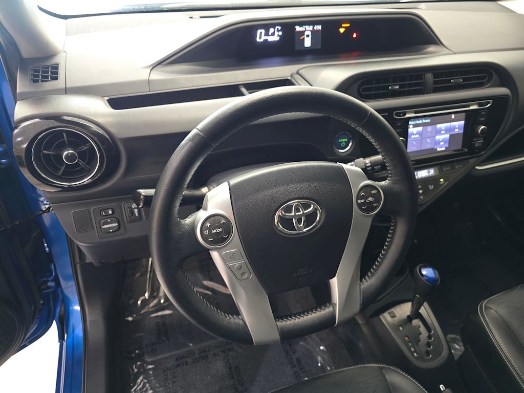 Thumbnail: 2015 Toyota Prius c - 2