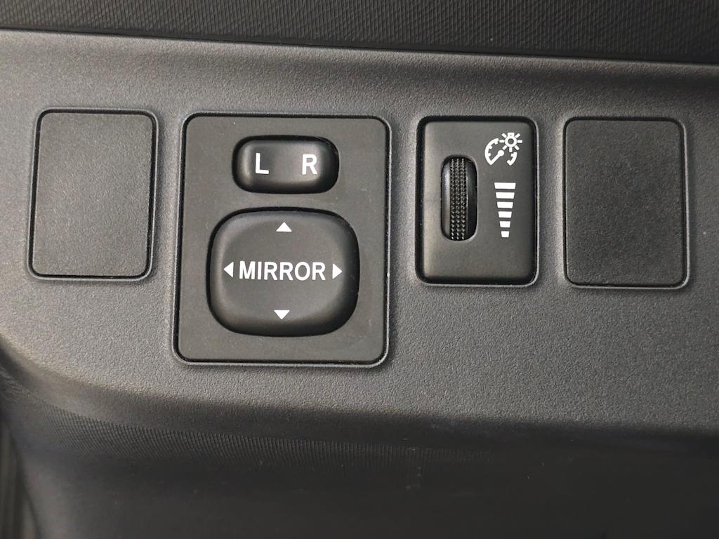Thumbnail: 2015 Toyota Prius c - 24