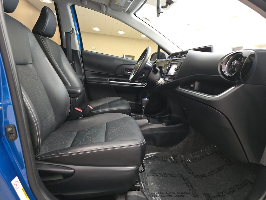 Thumbnail: 2015 Toyota Prius c - 12