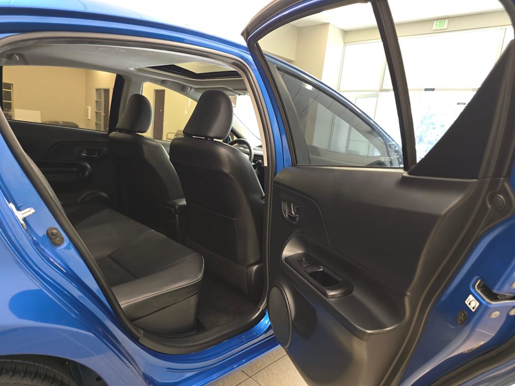 Thumbnail: 2015 Toyota Prius c - 30