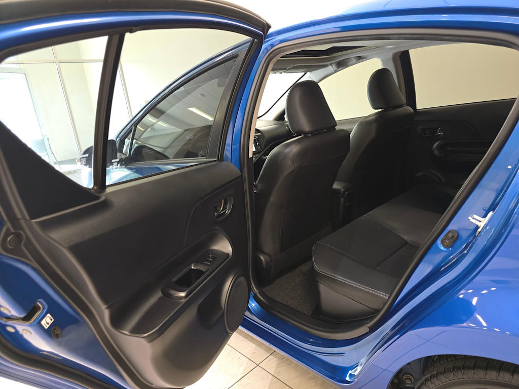 Thumbnail: 2015 Toyota Prius c - 28