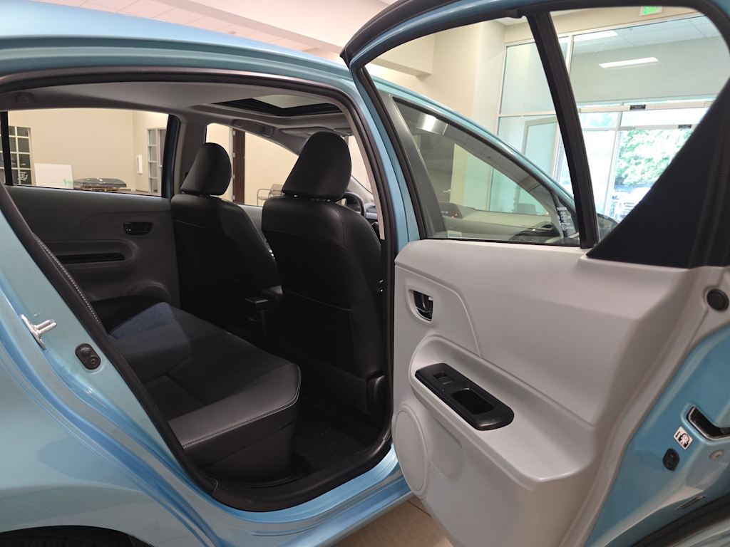 Thumbnail: 2013 Toyota Prius c - 27