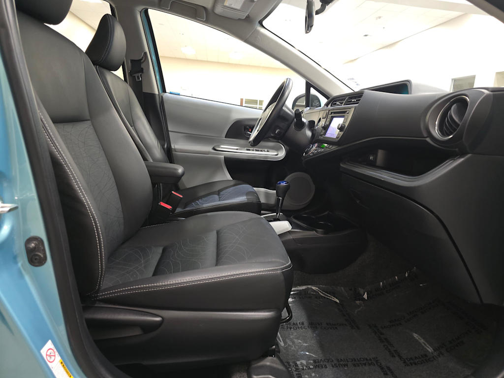 Thumbnail: 2013 Toyota Prius c - 11