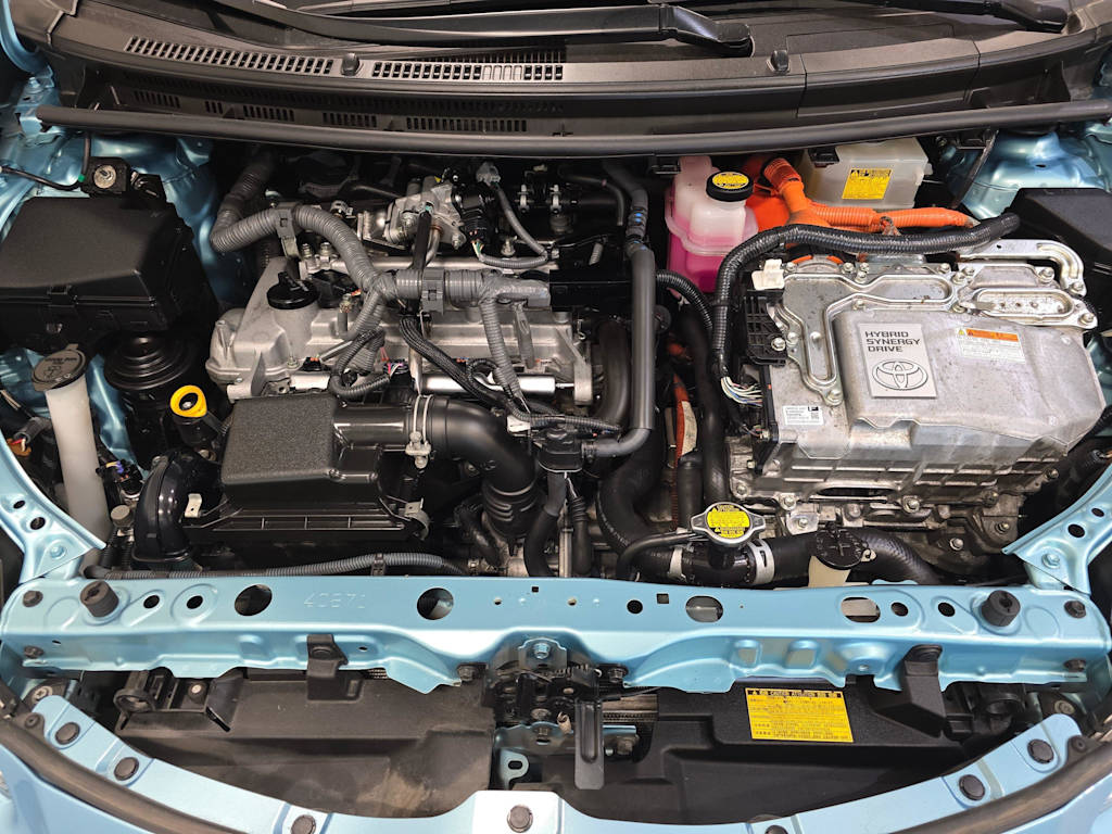 Thumbnail: 2013 Toyota Prius c - 8