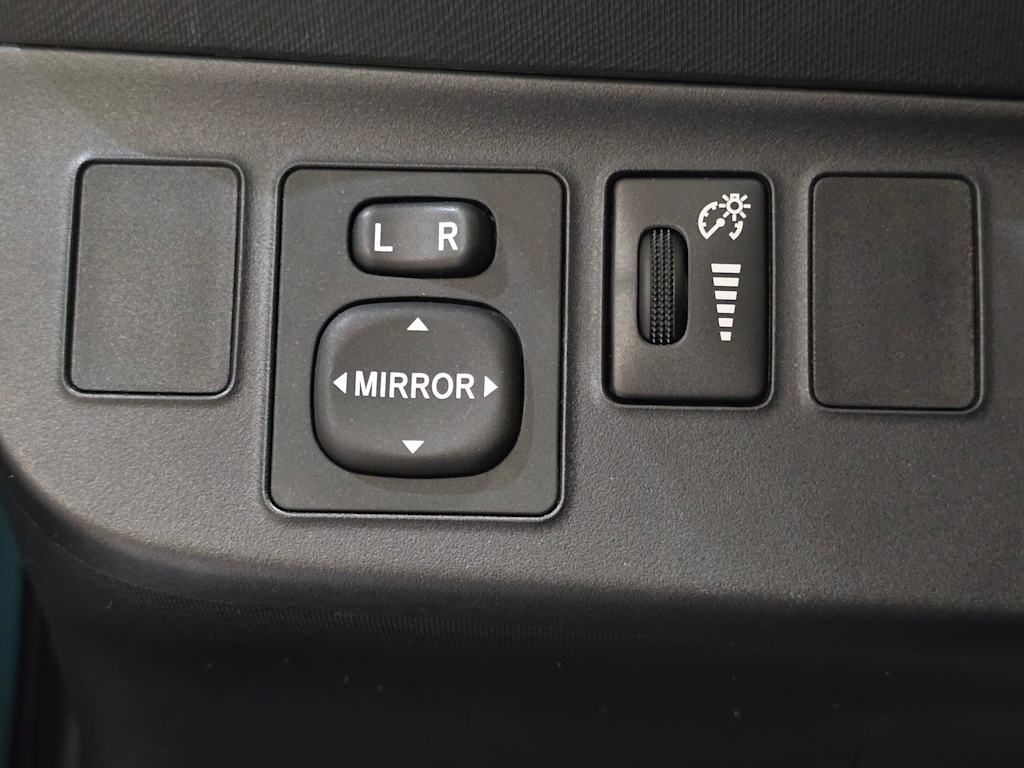Thumbnail: 2013 Toyota Prius c - 23