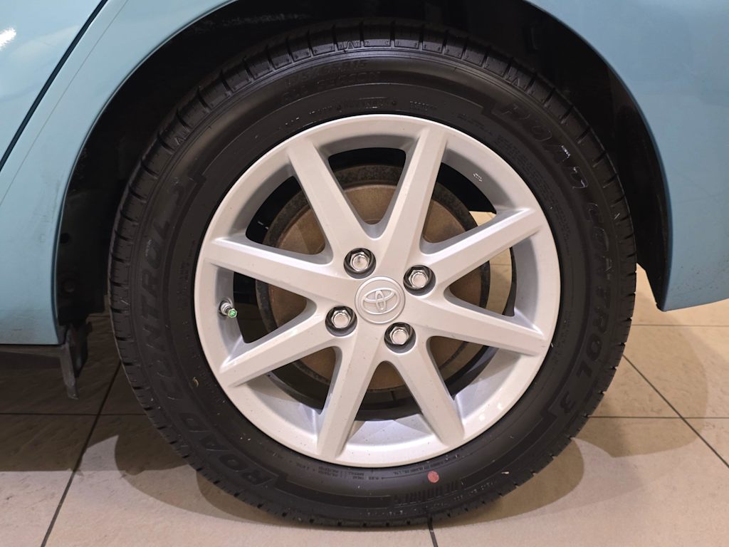 Thumbnail: 2013 Toyota Prius c - 7