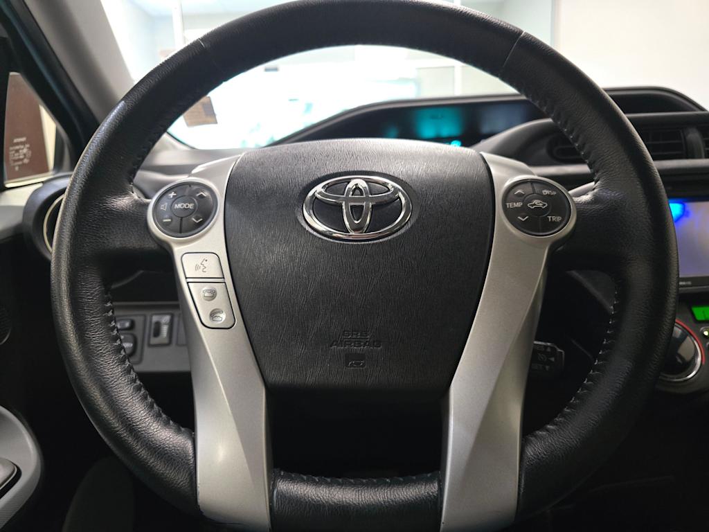 Thumbnail: 2013 Toyota Prius c - 13