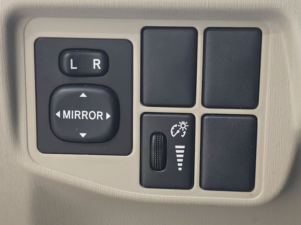Thumbnail: 2010 Toyota Prius - 22