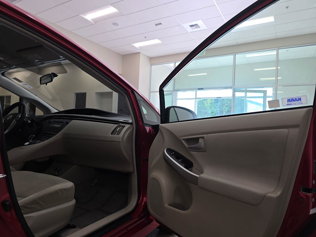 Thumbnail: 2010 Toyota Prius - 30