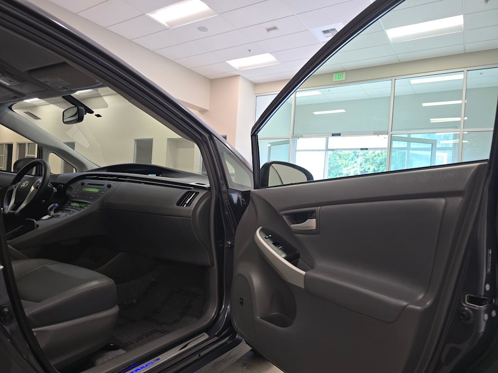 Thumbnail: 2011 Toyota Prius - 30