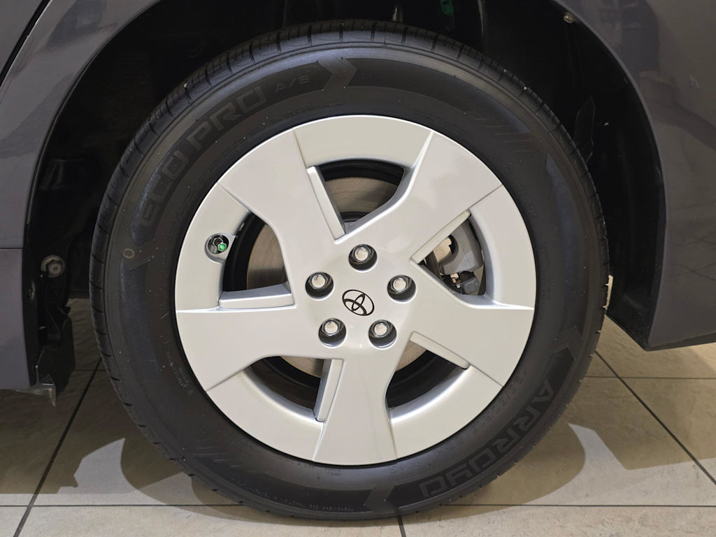 Thumbnail: 2011 Toyota Prius - 8