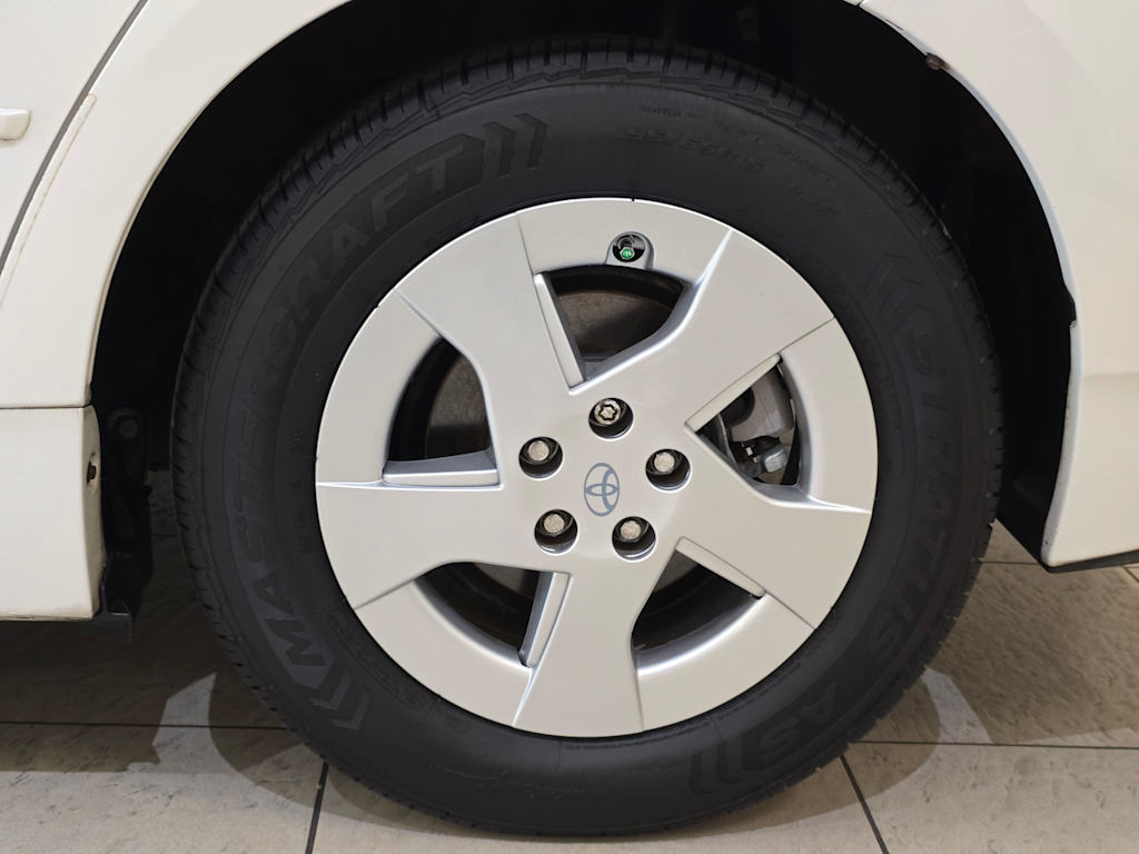 Thumbnail: 2010 Toyota Prius - 8